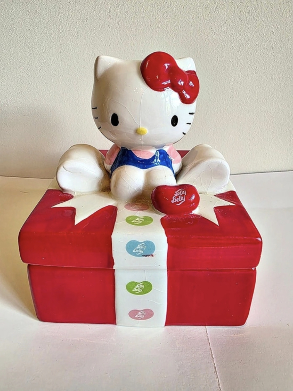 Hello Kitty Jelly Belly Christmas Gift Box Ceramic Cookie Jar Red & White